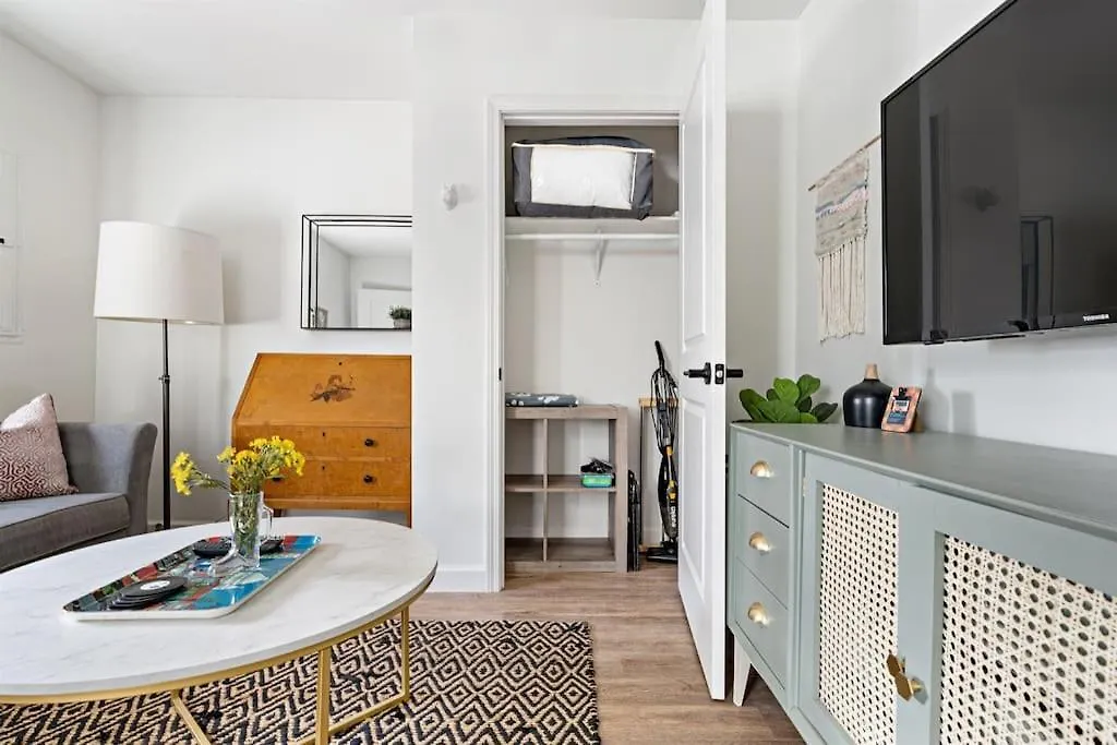 Chalet Southbound Stays - Little House Nashville